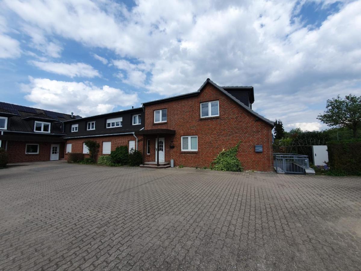 Neumuehler Hof- Ferienwohnung "Benjamin" Mit Grosser Privater Dachterasse Und Guter Anbindung In Die City 슈베린 외부 사진